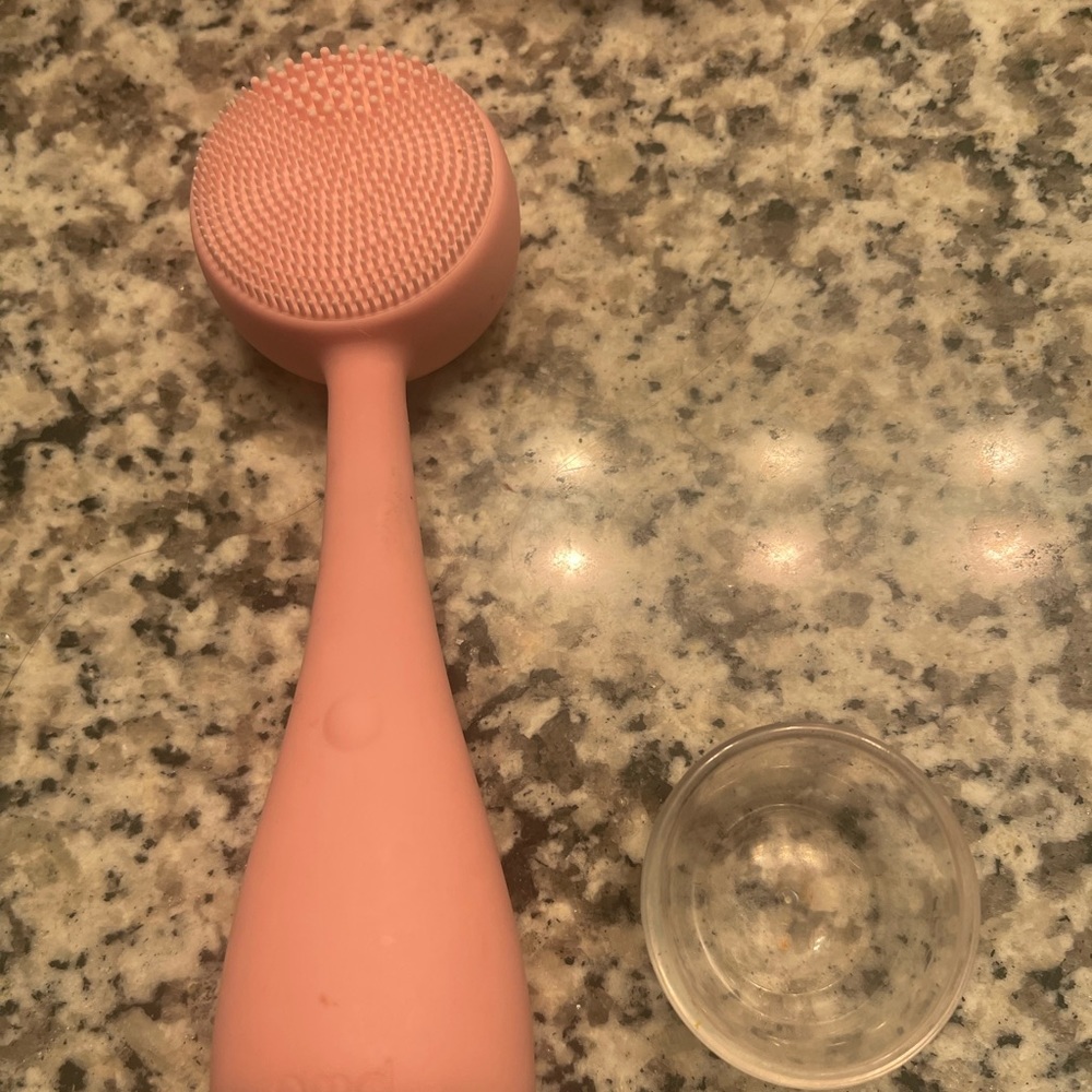 Blush PMD face cleansing brush